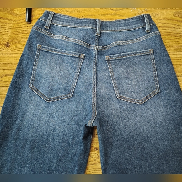 Ceros women's high-rise, relaxed fit, Tapered denim jeans, size 28. - Picture 5 of 16